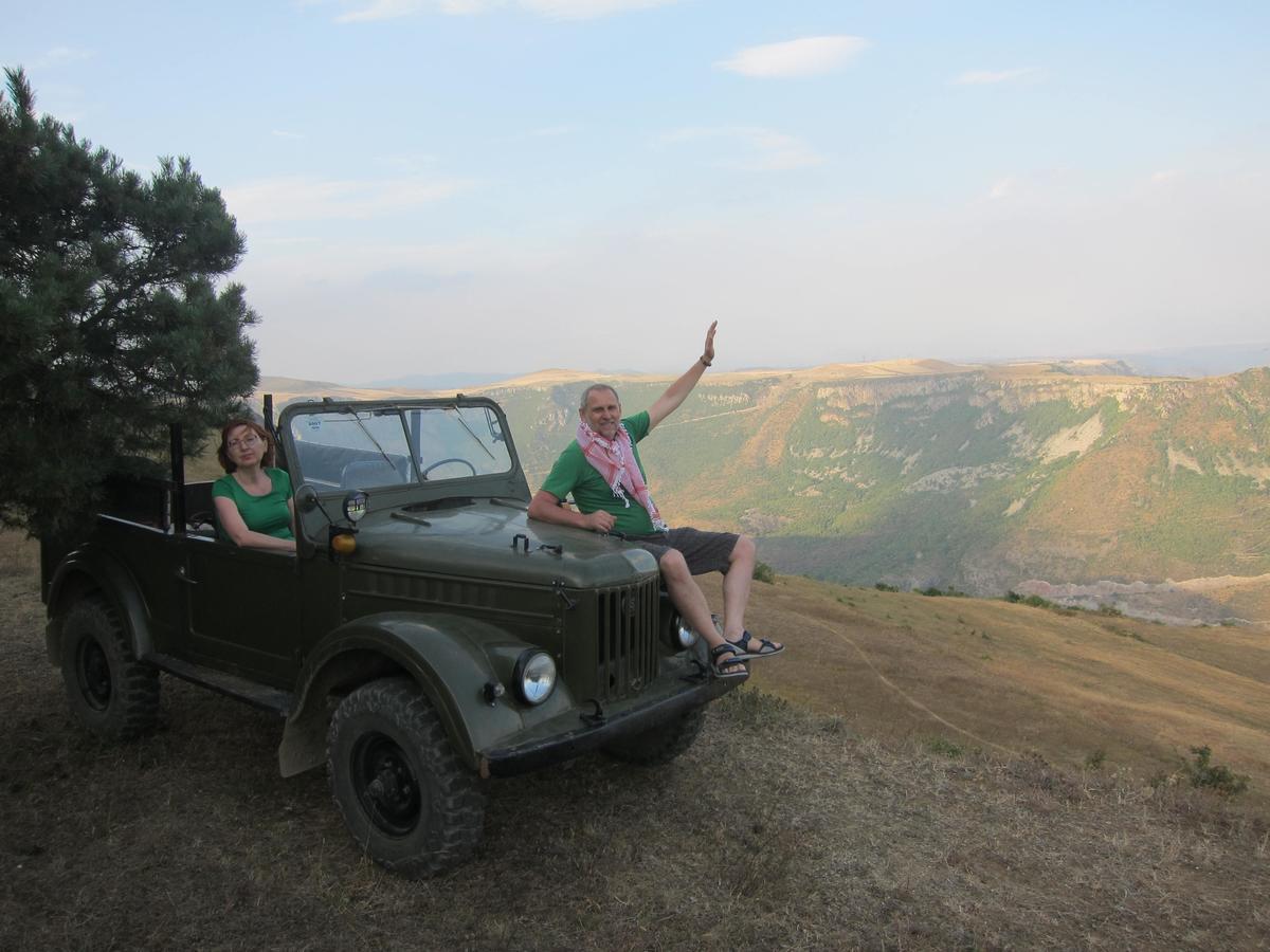Saro B&B And Safari Tours Tat'ev Eksteriør bilde
